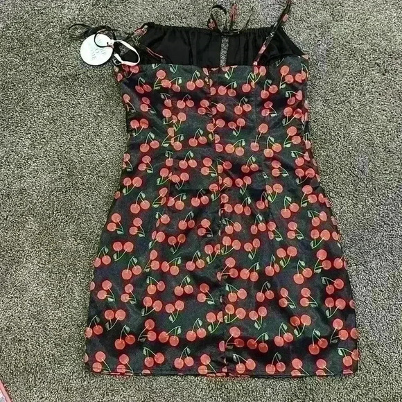 Mort to come revolve fitted black cherry mini dress - Picture 2 of 2